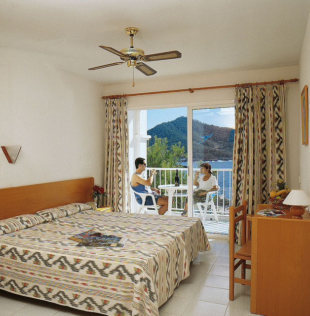 D-H Club Vista Bahia Hotel Portinatx Room photo