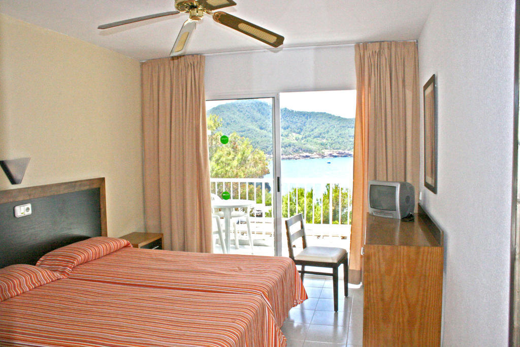 D-H Club Vista Bahia Hotel Portinatx Room photo